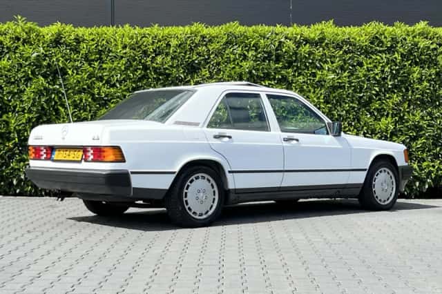Mercedes-Benz 190-Serie (1990) thumbnail 2