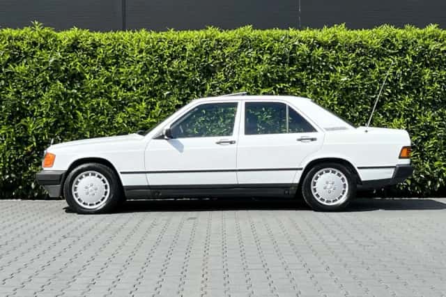 Mercedes-Benz 190-Serie (1990) thumbnail 3
