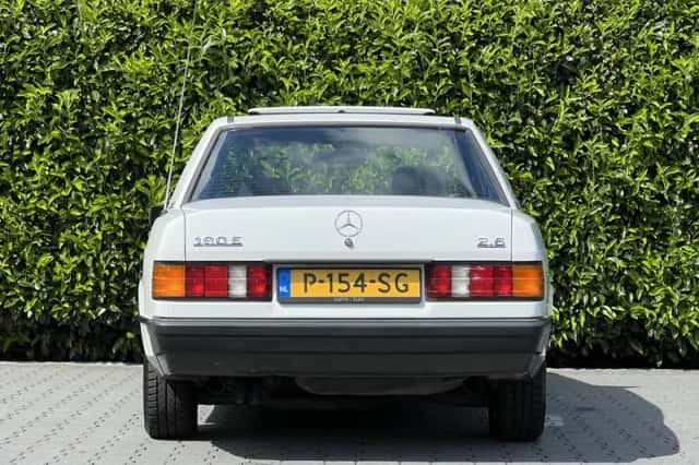Mercedes-Benz 190-Serie (1990) thumbnail 5