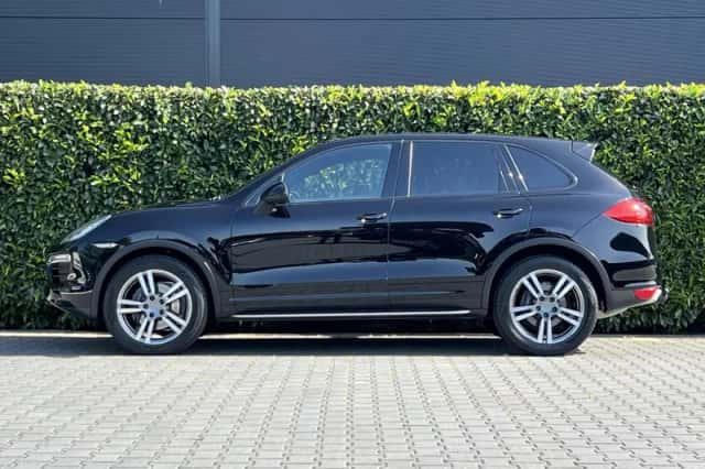 Porsche Cayenne (2010) thumbnail 3