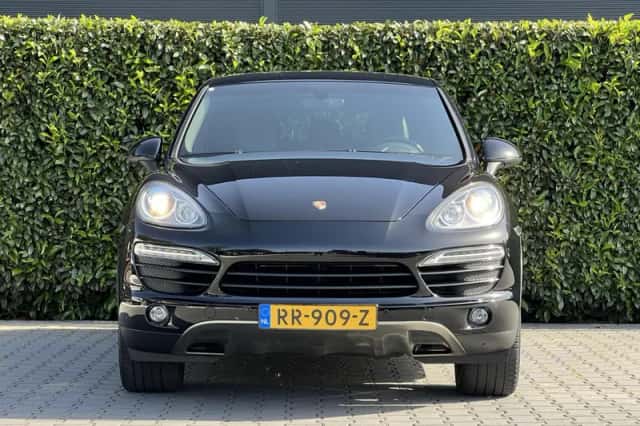 Porsche Cayenne (2010) thumbnail 4