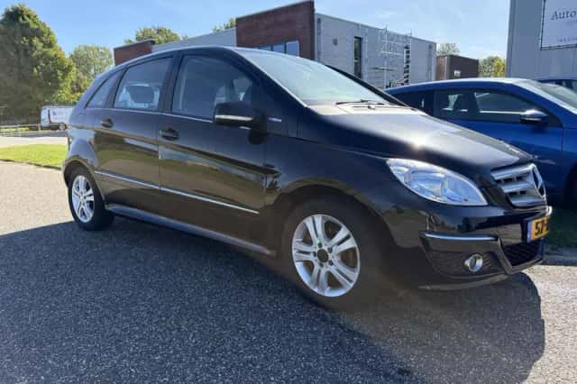 Mercedes-Benz B-Klasse (2011) thumbnail 2