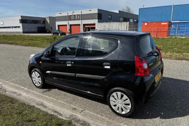 Suzuki Alto (2014) thumbnail 6