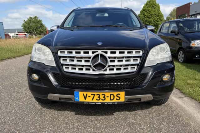 Mercedes-Benz M-Klasse (2009) thumbnail 3