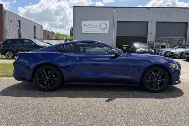 Ford Mustang (2016) thumbnail 1