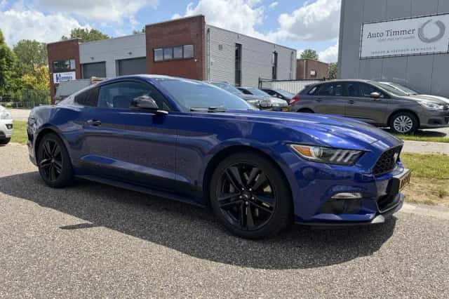 Ford Mustang (2016) thumbnail 2