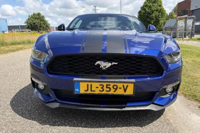 Ford Mustang (2016) thumbnail 5
