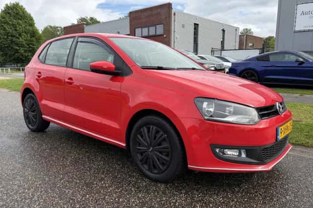 Volkswagen Polo (2012) thumbnail 2