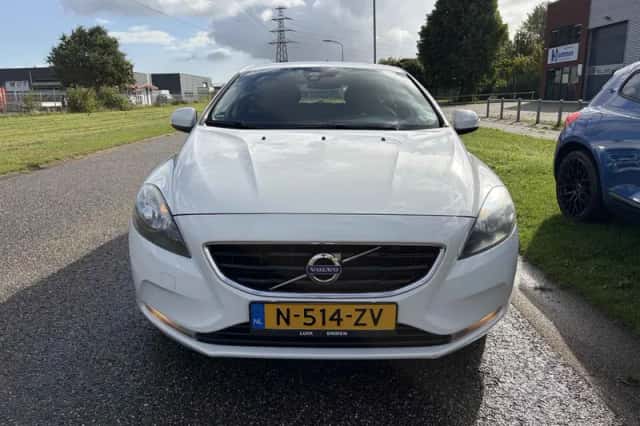Volvo V40 (2014) thumbnail 5