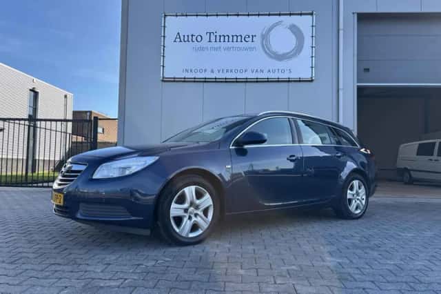 Opel Insignia (2010) thumbnail 2