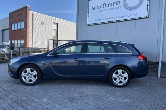Opel Insignia (2010) thumbnail 3