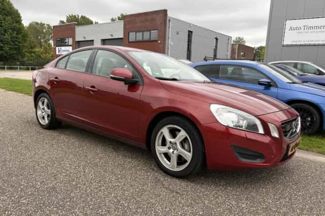 Volvo S60 (2010) thumbnail 2