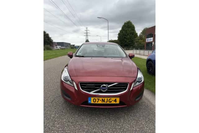 Volvo S60 (2010) thumbnail 3