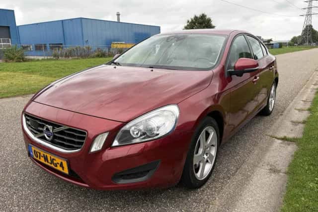 Volvo S60 (2010) thumbnail 4