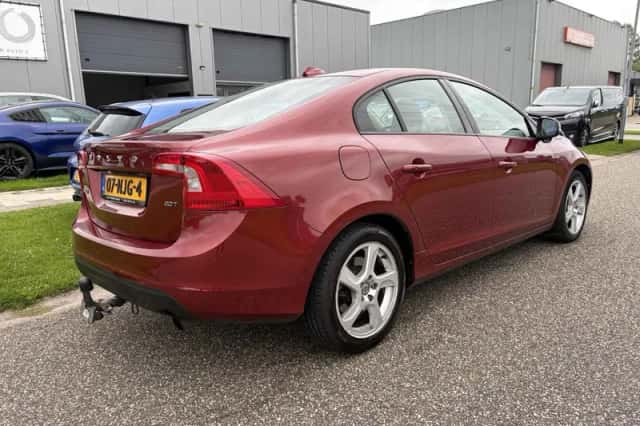 Volvo S60 (2010) thumbnail 5
