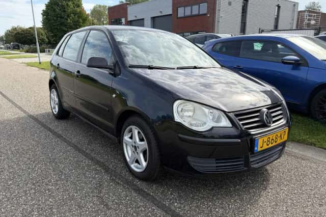 Volkswagen Polo (2005) thumbnail 2