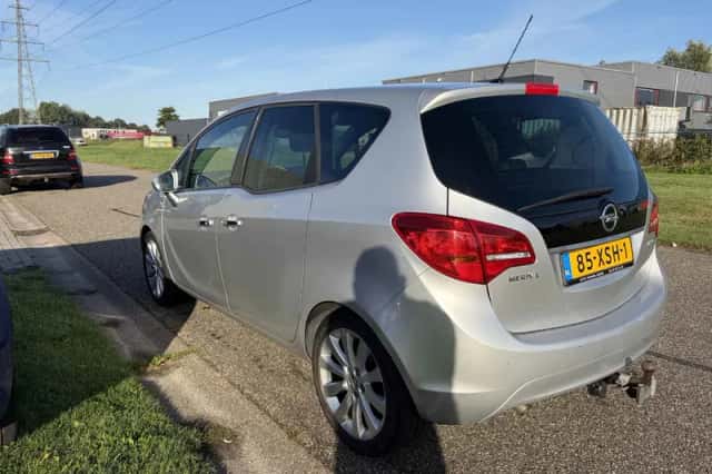 Opel Meriva (2012) thumbnail 3