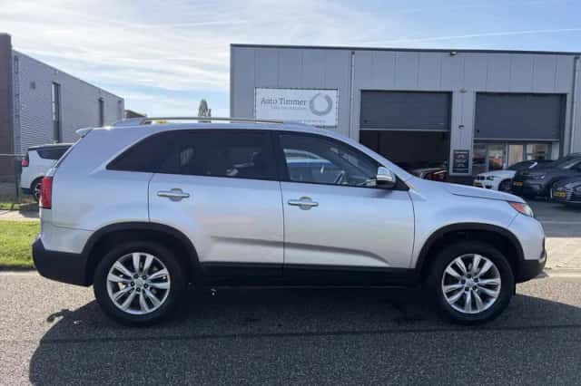 Kia Sorento (2010) thumbnail 1