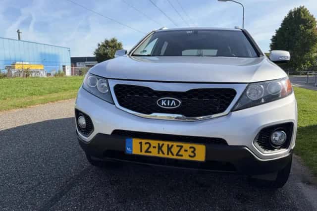 Kia Sorento (2010) thumbnail 3