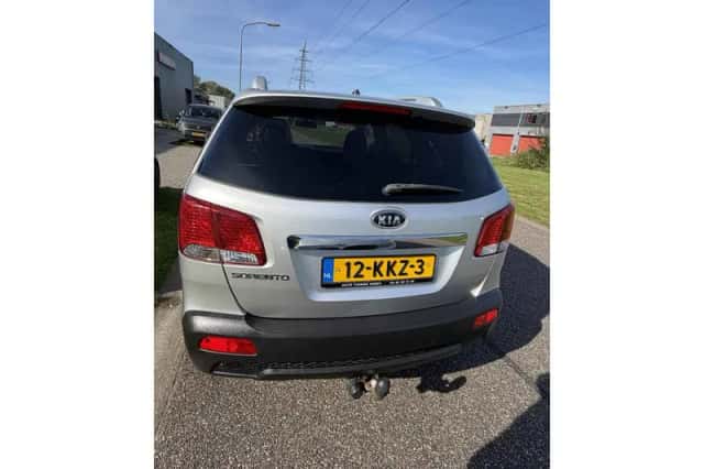 Kia Sorento (2010) thumbnail 6