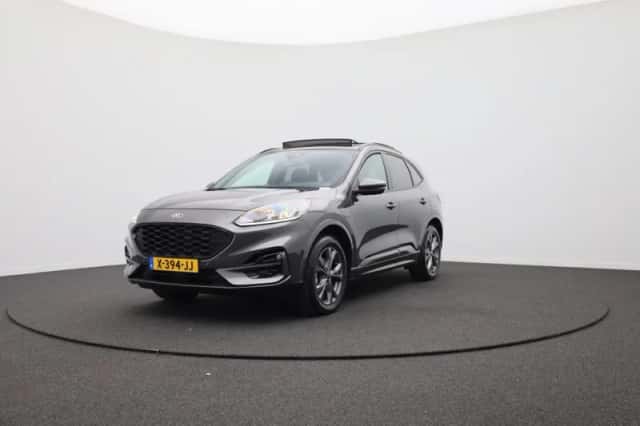 Ford Kuga (2023) thumbnail 2