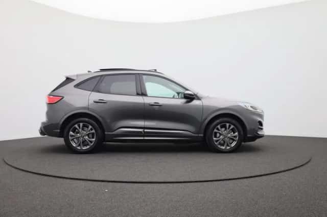 Ford Kuga (2023) thumbnail 4