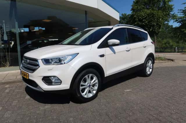 Ford Kuga (2018) thumbnail 2