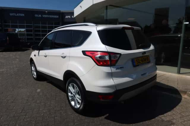 Ford Kuga (2018) thumbnail 4