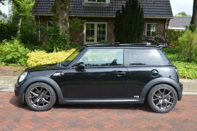 MINI Cooper S (2012) thumbnail 2