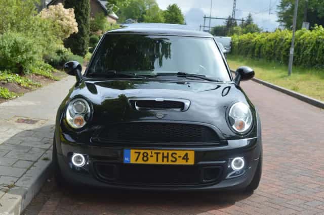 MINI Cooper S (2012) thumbnail 3