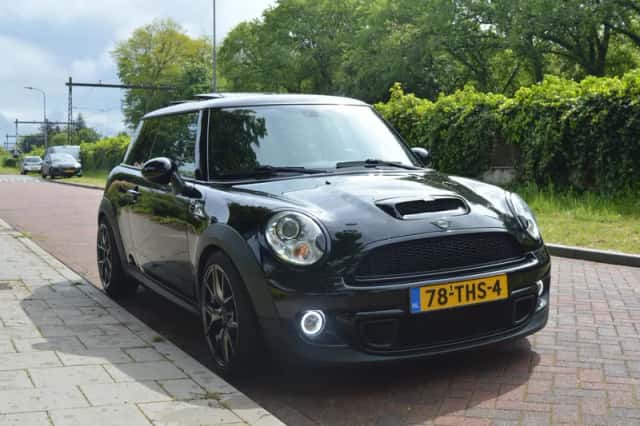 MINI Cooper S (2012) thumbnail 4
