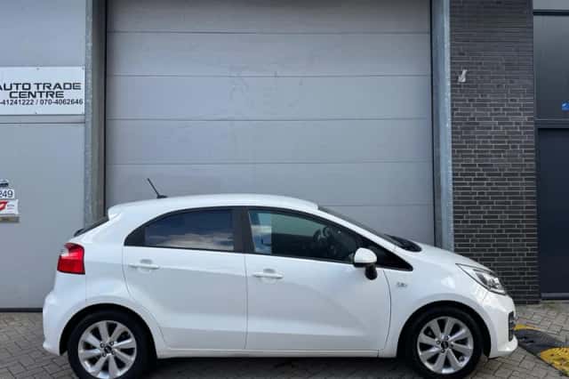 Kia Rio (2016) thumbnail 2