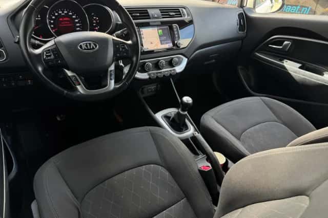Kia Rio (2016) thumbnail 5