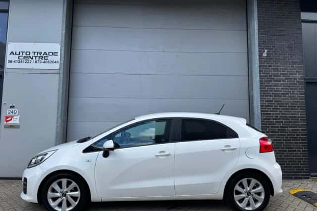 Kia Rio (2016) thumbnail 6