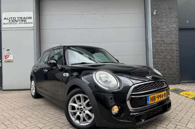 MINI Cooper S (2015) thumbnail 1