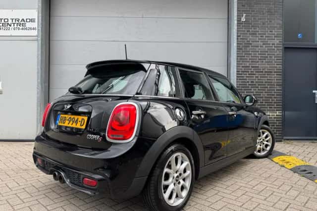 MINI Cooper S (2015) thumbnail 4