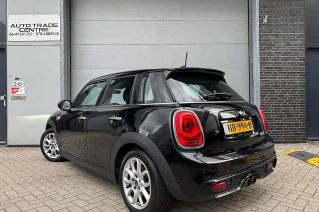 MINI Cooper S (2015) thumbnail 5