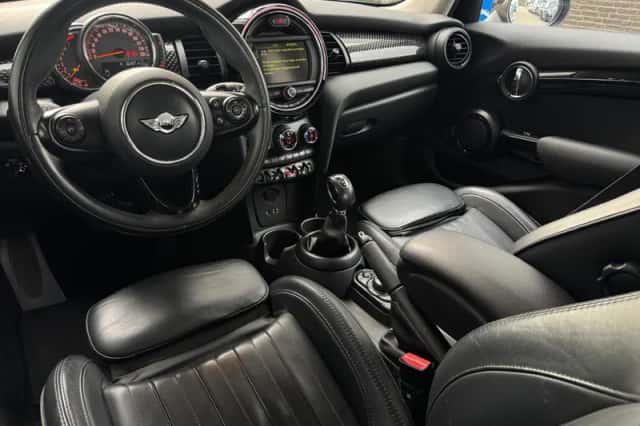 MINI Cooper S (2015) thumbnail 6
