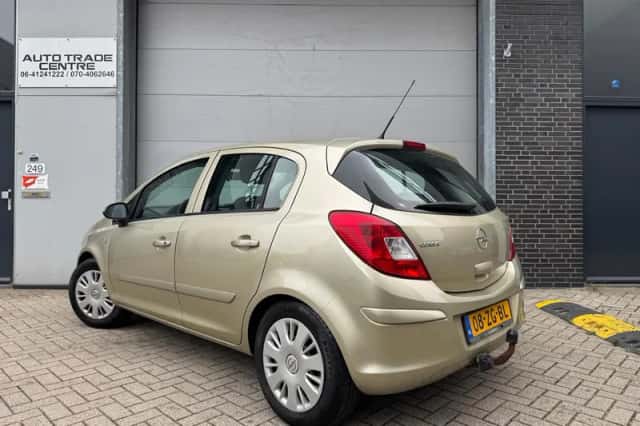 Opel Corsa (2008) thumbnail 4