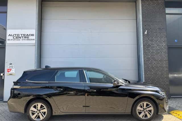 Peugeot 308 (2022) thumbnail 3