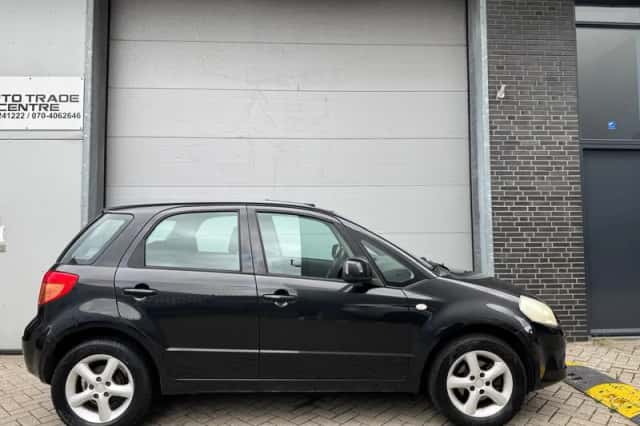 Suzuki SX4 (2007) thumbnail 2