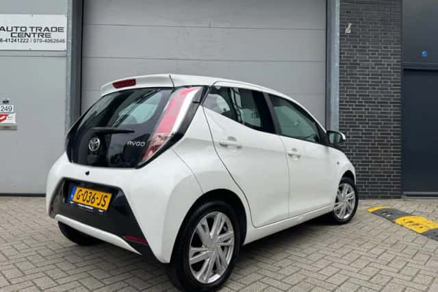 Toyota Aygo (2014) thumbnail 3