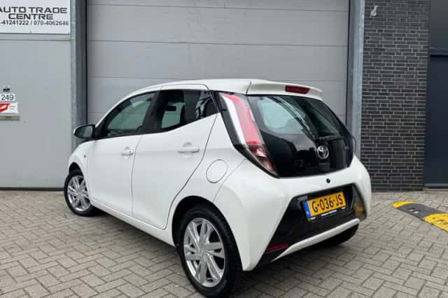 Toyota Aygo (2014) thumbnail 4