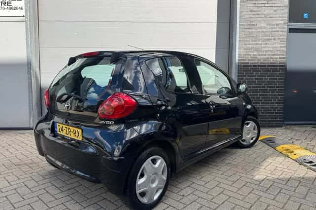 Toyota Aygo (2008) thumbnail 2