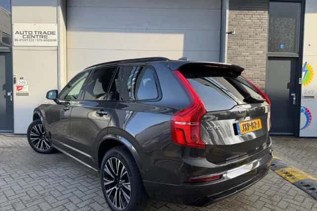 Volvo XC90 (2022) thumbnail 4