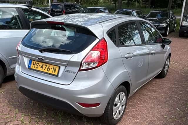 Ford Fiesta (2015) thumbnail 3