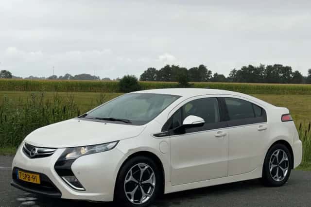 Opel Ampera (2013) thumbnail 3