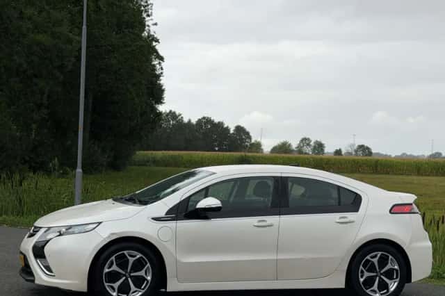 Opel Ampera (2013) thumbnail 4