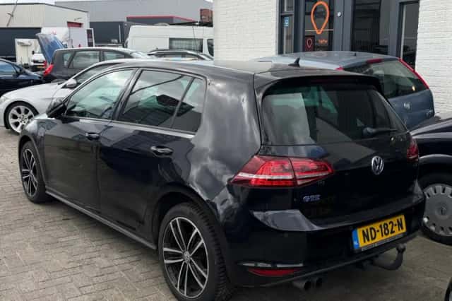 Volkswagen Golf (2016) thumbnail 3