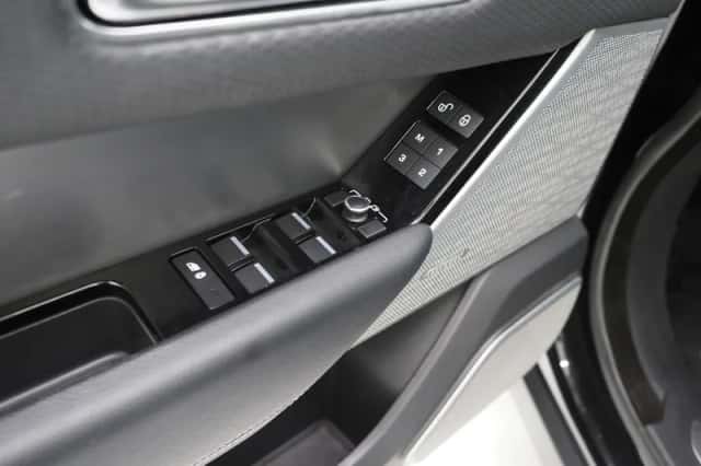 Land Rover Range Rover Velar (2017) thumbnail 19